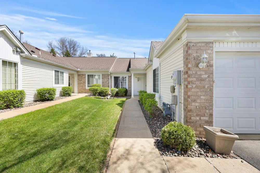 9462 Prairieview Trail Champlin, MN 55316