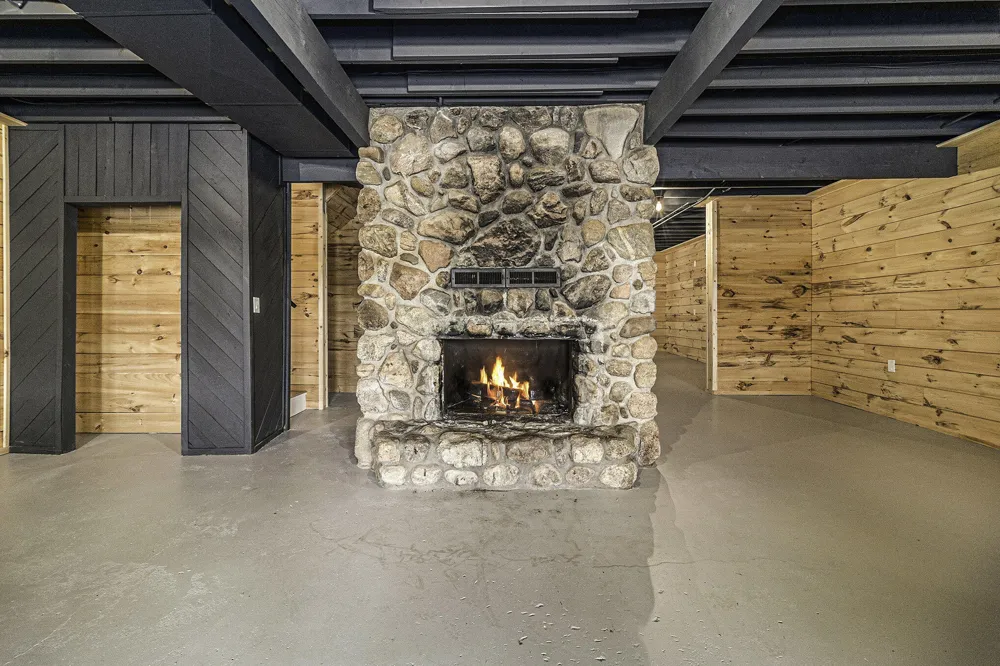 1550 W Chilberg Road Scottville, MI 49454