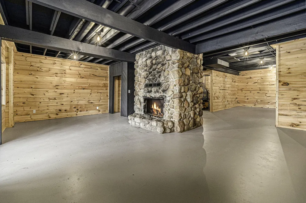 1550 W Chilberg Road Scottville, MI 49454
