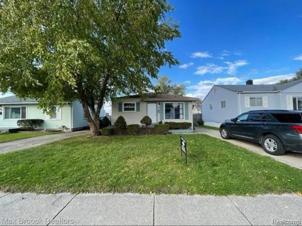 47 E Barrett Avenue Madison Heights City, MI 48071