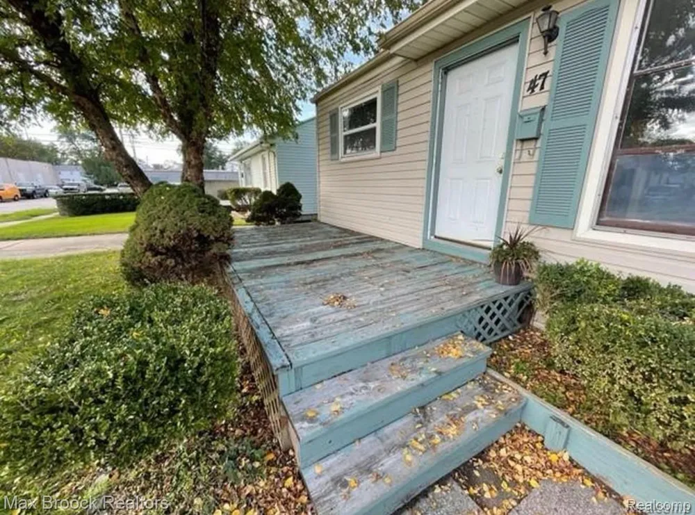 47 E Barrett Avenue Madison Heights City, MI 48071