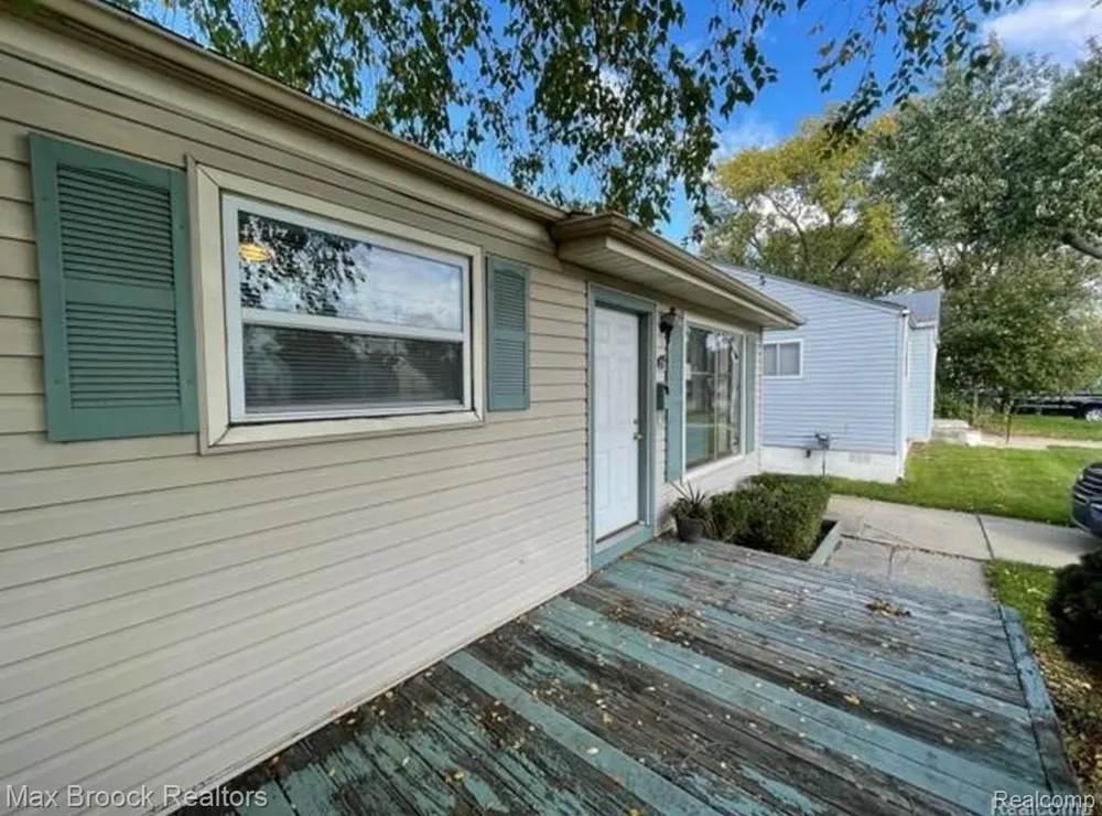 47 E Barrett Avenue Madison Heights City, MI 48071