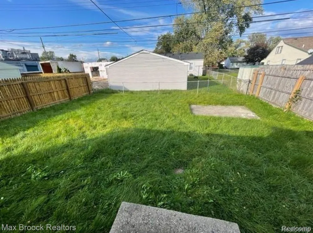 47 E Barrett Avenue Madison Heights City, MI 48071