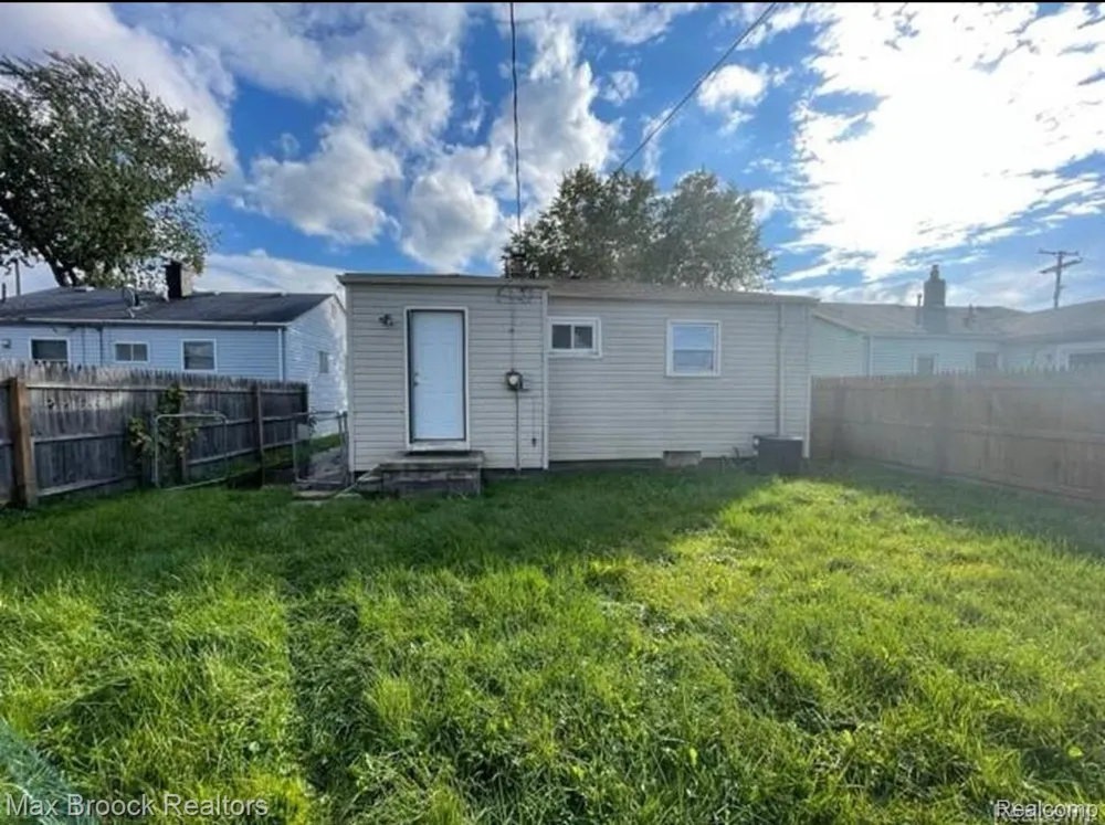47 E Barrett Avenue Madison Heights City, MI 48071