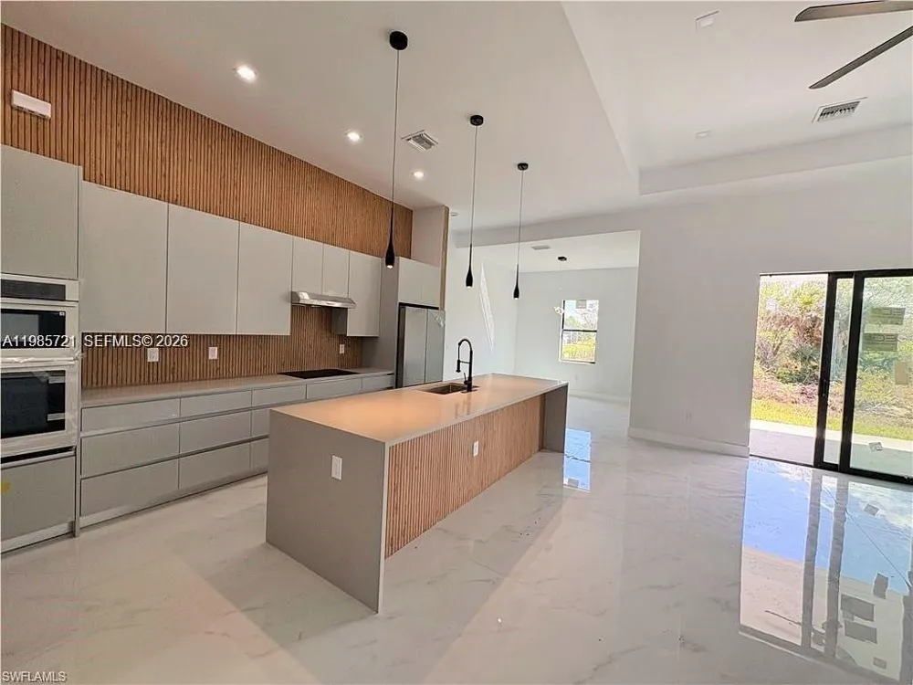6186 Everglades blvd Naples, FL 34120