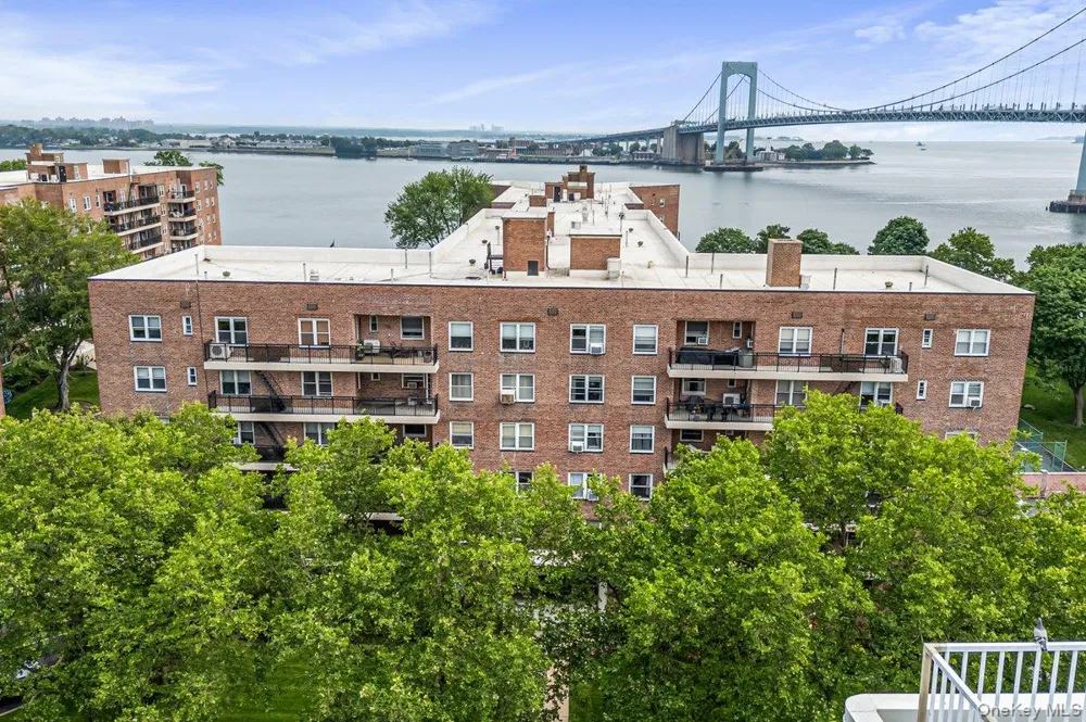 162-01 Powells Cove Boulevard #3N Beechhurst, NY 11357