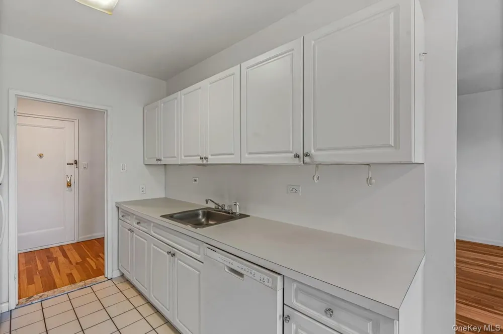162-01 Powells Cove Boulevard #3N Beechhurst, NY 11357