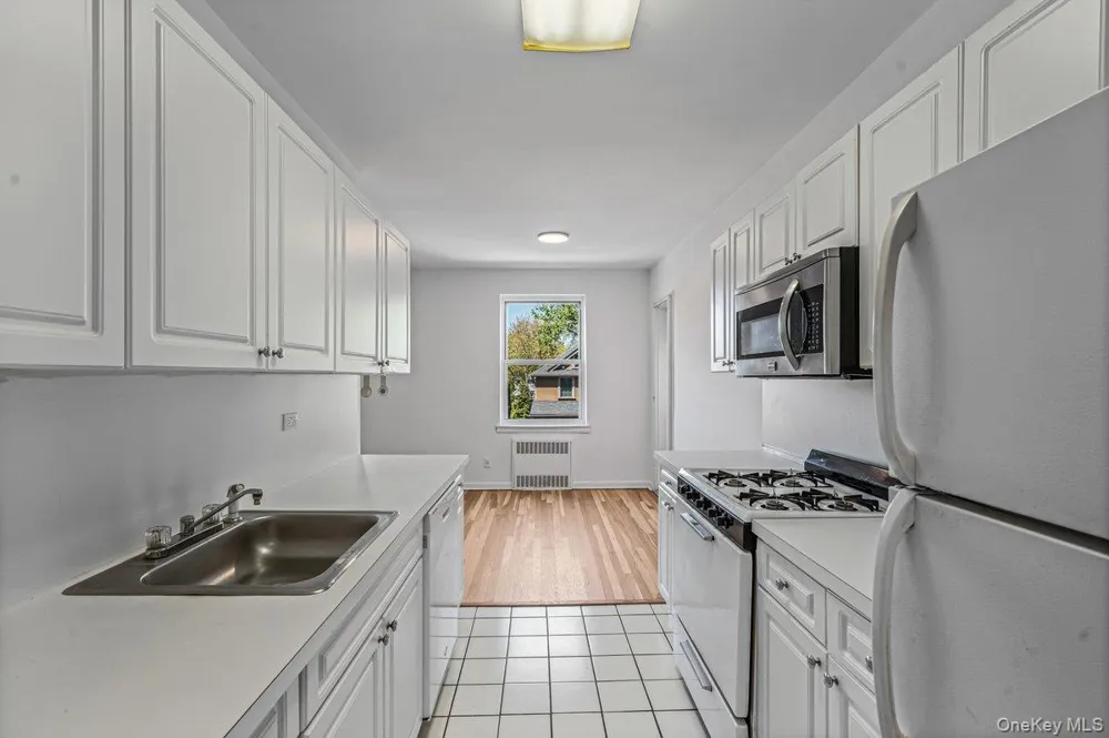 162-01 Powells Cove Boulevard #3N Beechhurst, NY 11357