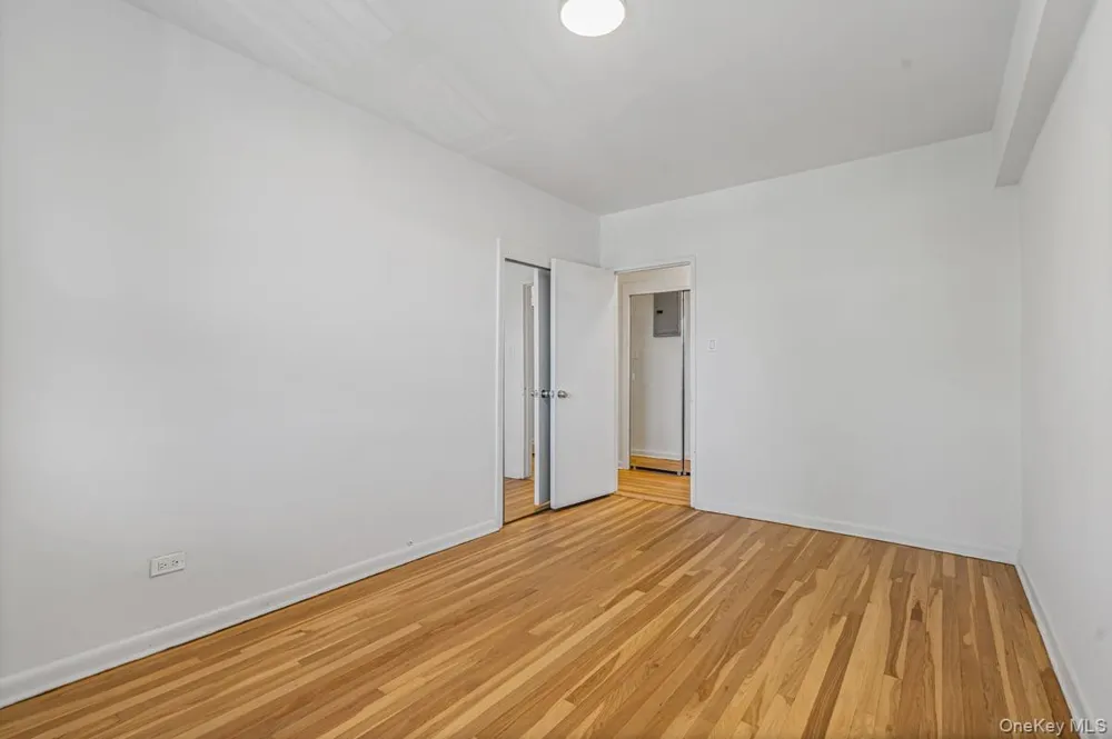 162-01 Powells Cove Boulevard #3N Beechhurst, NY 11357