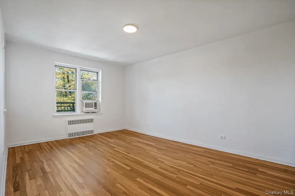 162-01 Powells Cove Boulevard #3N Beechhurst, NY 11357