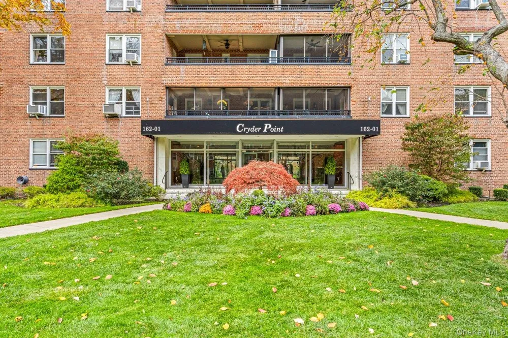 162-01 Powells Cove Boulevard #3N Beechhurst, NY 11357