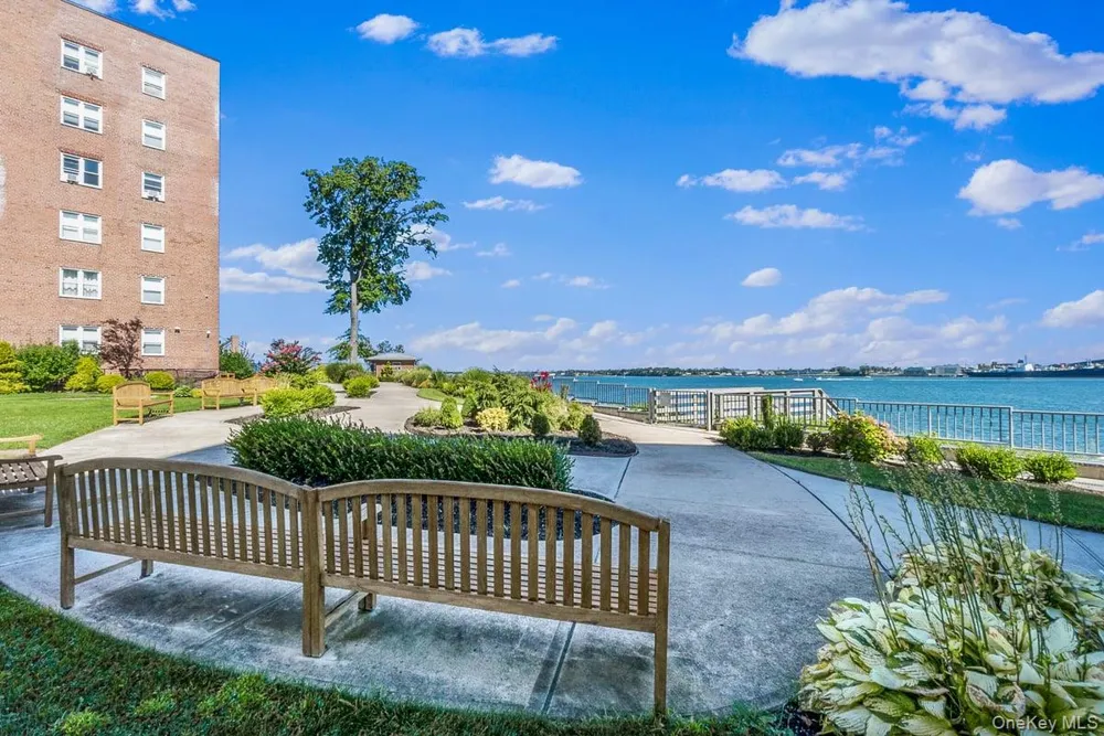 162-01 Powells Cove Boulevard #3N Beechhurst, NY 11357