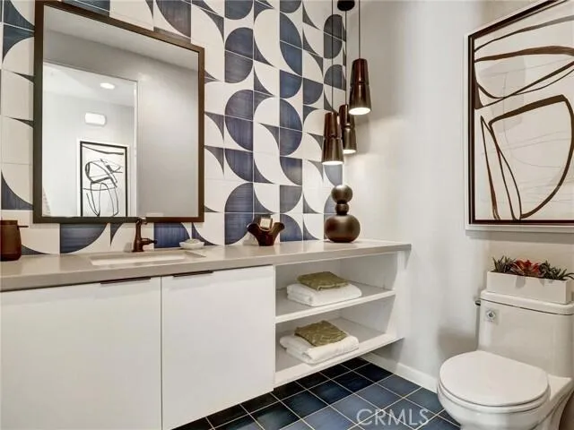 706 Obsidian Loop E Palm Springs, CA 92264