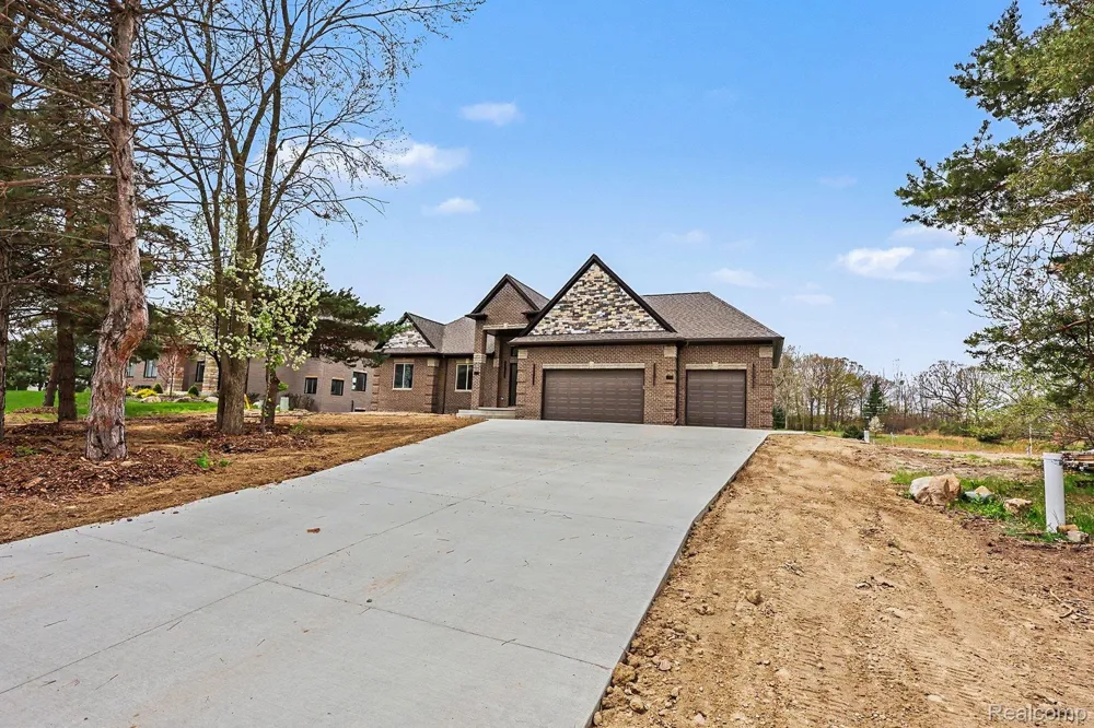 68503 Lake Angela Pointe Richmond City, MI 48062