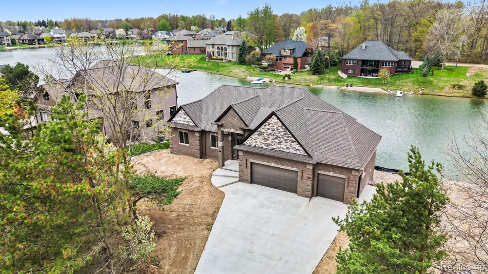 68503 Lake Angela Pointe Richmond City, MI 48062
