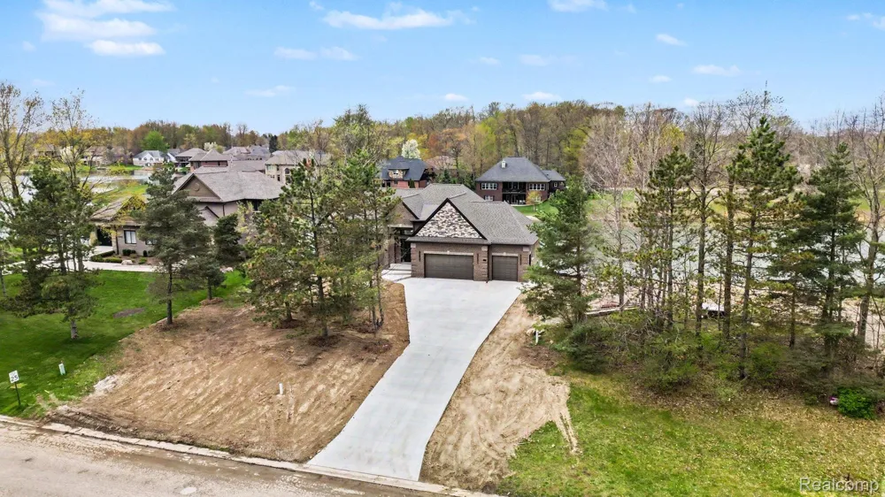 68503 Lake Angela Pointe Richmond City, MI 48062