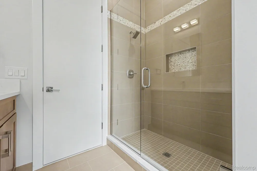 68503 Lake Angela Pointe Richmond City, MI 48062