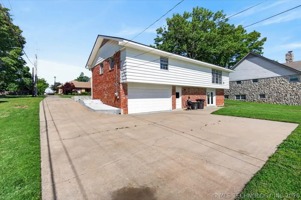 1048 SE Greystone Avenue Bartlesville, OK 74006