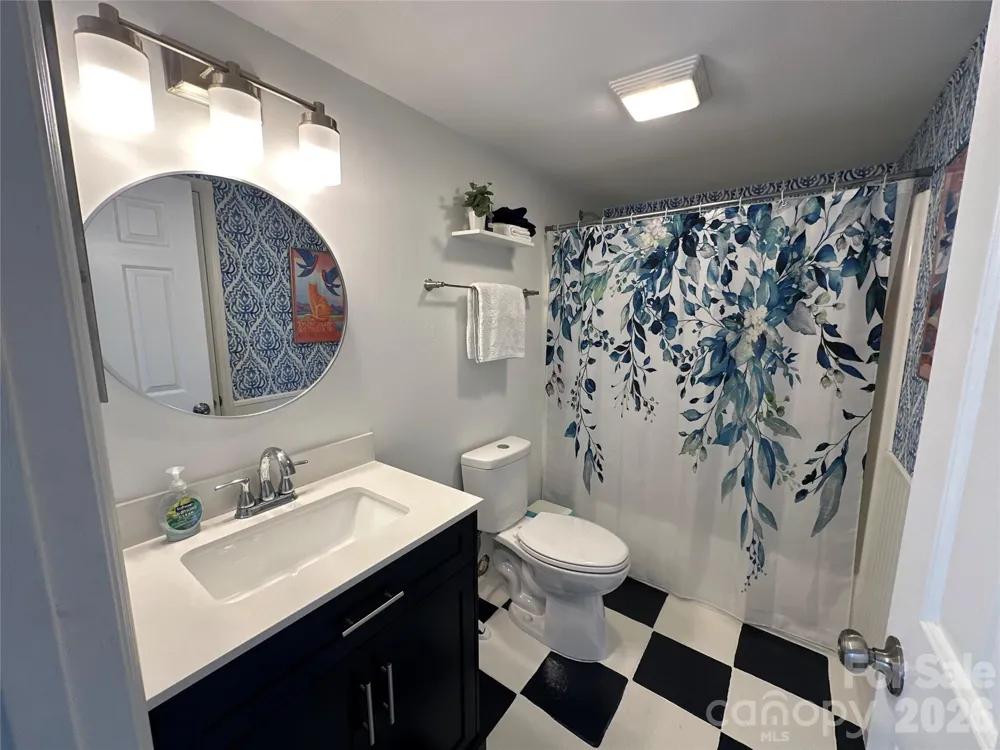 26 Sleepy Hollow Lane Swannanoa, NC 28778