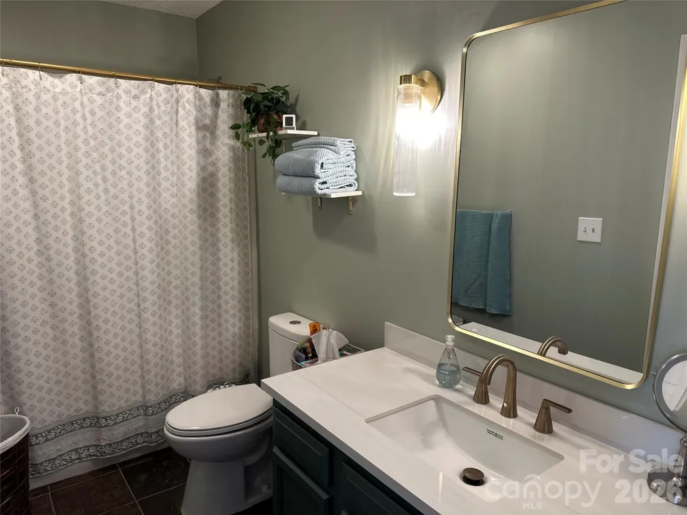 26 Sleepy Hollow Lane Swannanoa, NC 28778