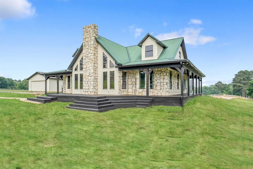 23241 County Road 2159 Troup, TX 75789