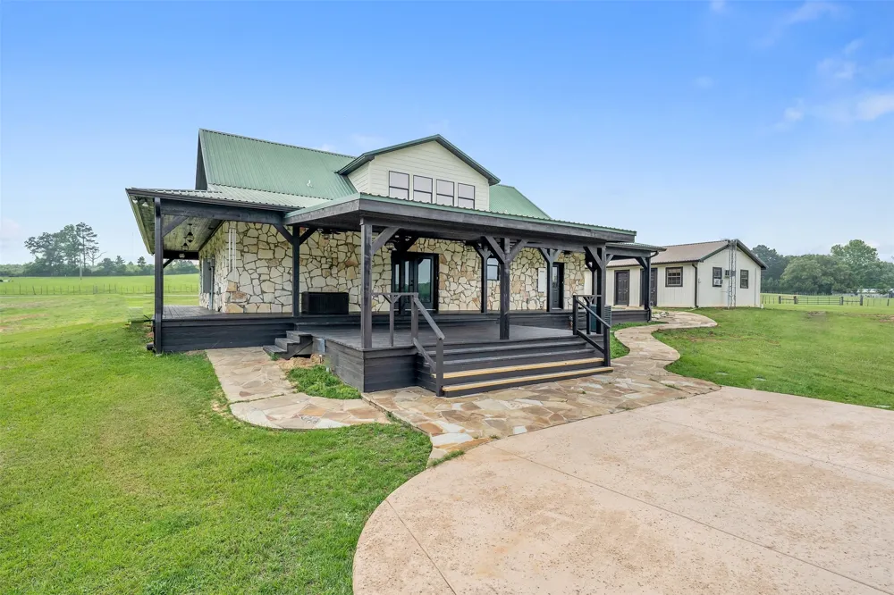 23241 County Road 2159 Troup, TX 75789