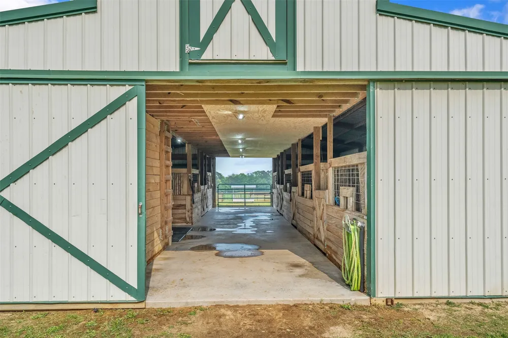 23241 County Road 2159 Troup, TX 75789