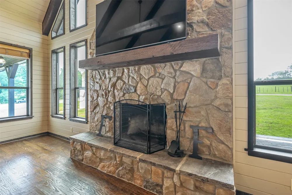 23241 County Road 2159 Troup, TX 75789
