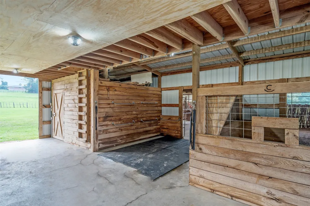 23241 County Road 2159 Troup, TX 75789