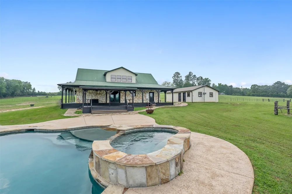 23241 County Road 2159 Troup, TX 75789