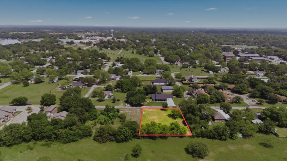 204 S Grand Avenue Wolfe City, TX 75496