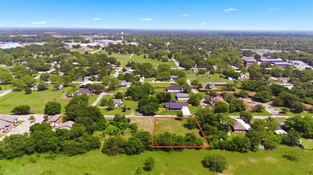 204 S Grand Avenue Wolfe City, TX 75496