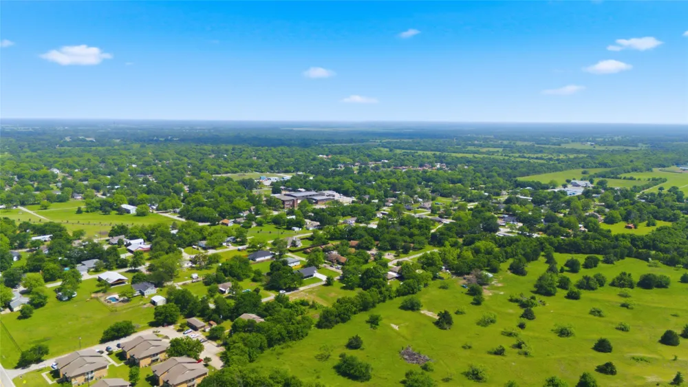 204 S Grand Avenue Wolfe City, TX 75496