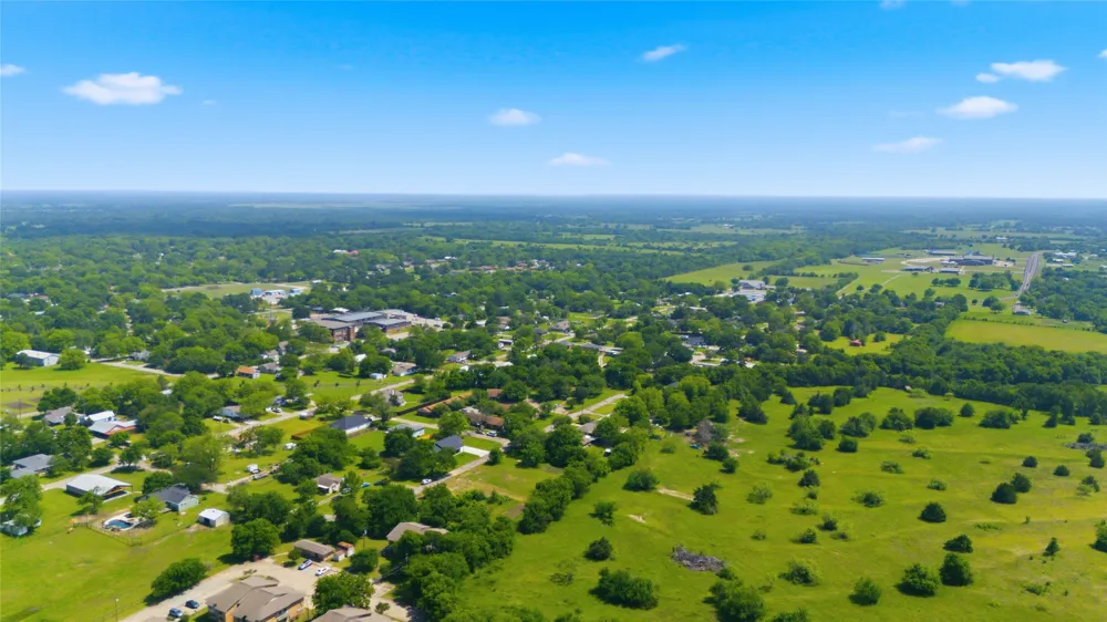 204 S Grand Avenue Wolfe City, TX 75496