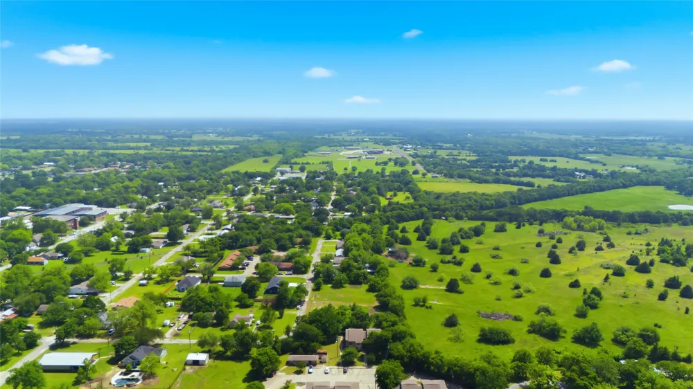 204 S Grand Avenue Wolfe City, TX 75496