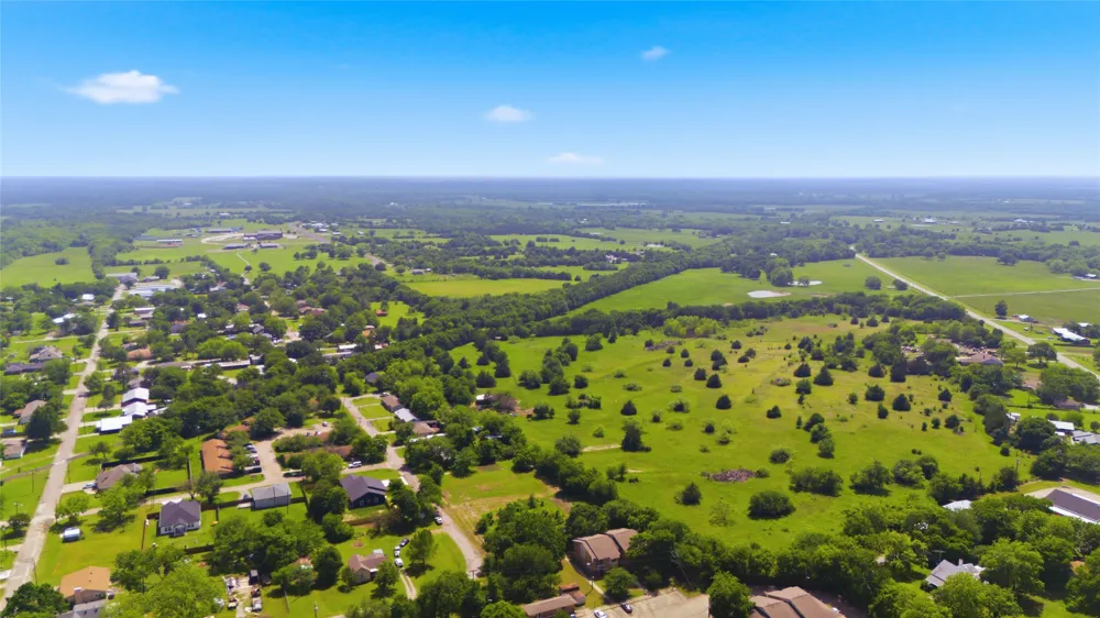 204 S Grand Avenue Wolfe City, TX 75496