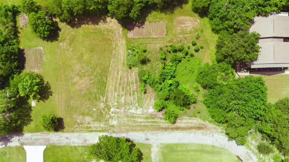 204 S Grand Avenue Wolfe City, TX 75496