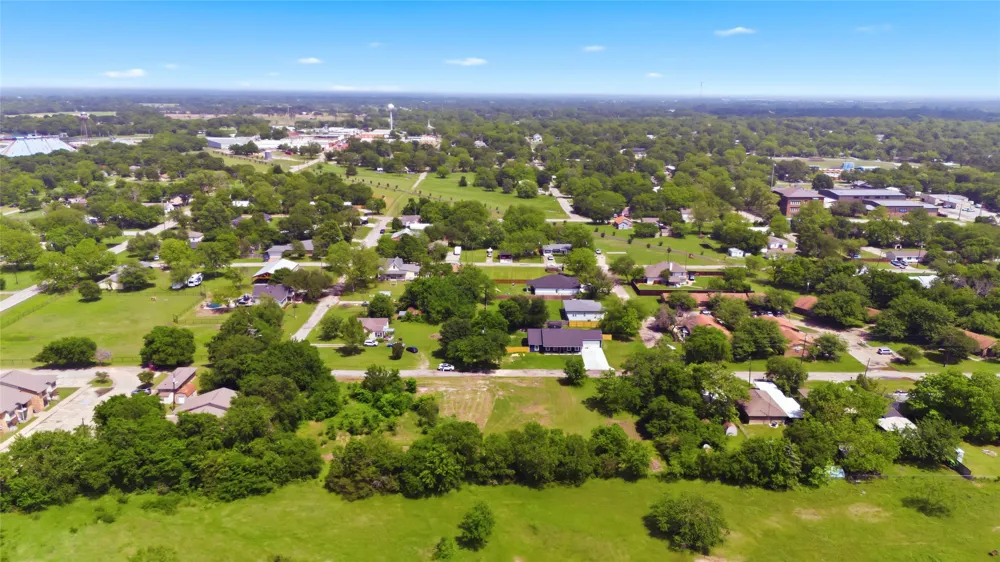 204 S Grand Avenue Wolfe City, TX 75496