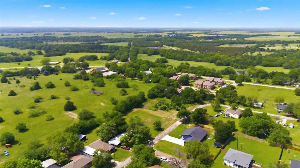 204 S Grand Avenue Wolfe City, TX 75496