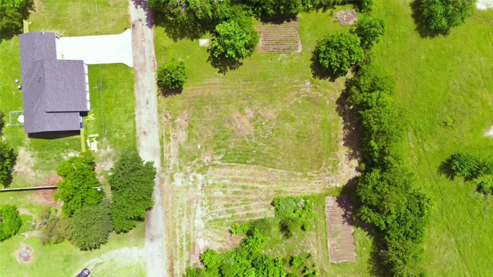 204 S Grand Avenue Wolfe City, TX 75496
