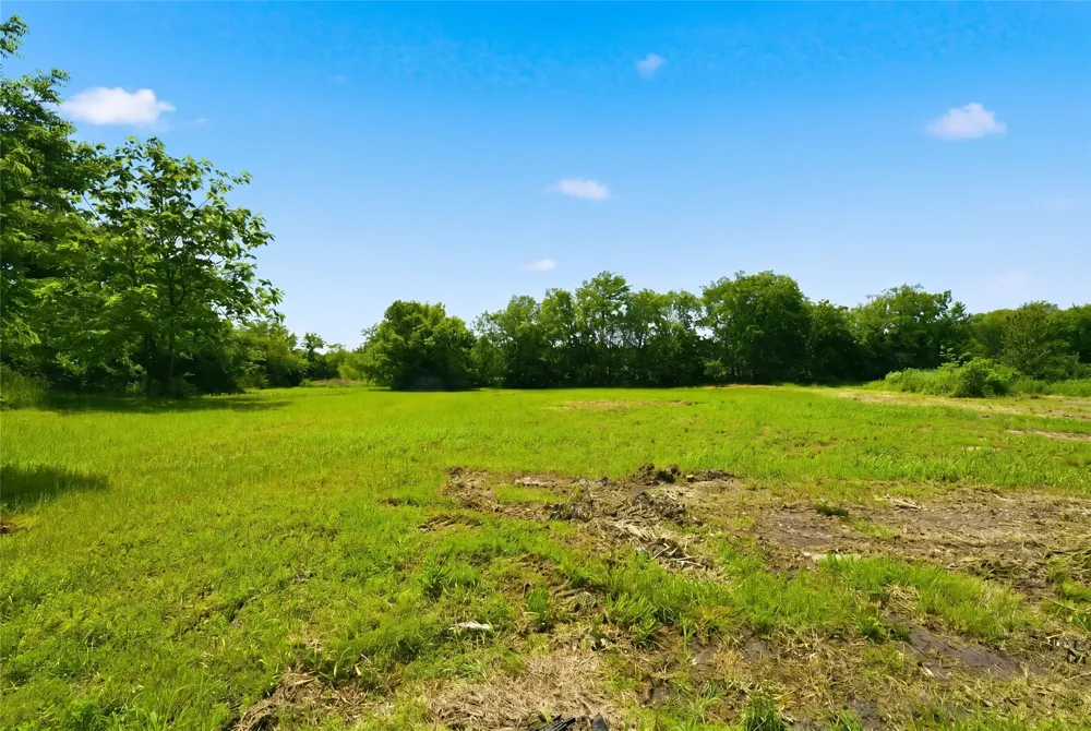 204 S Grand Avenue Wolfe City, TX 75496