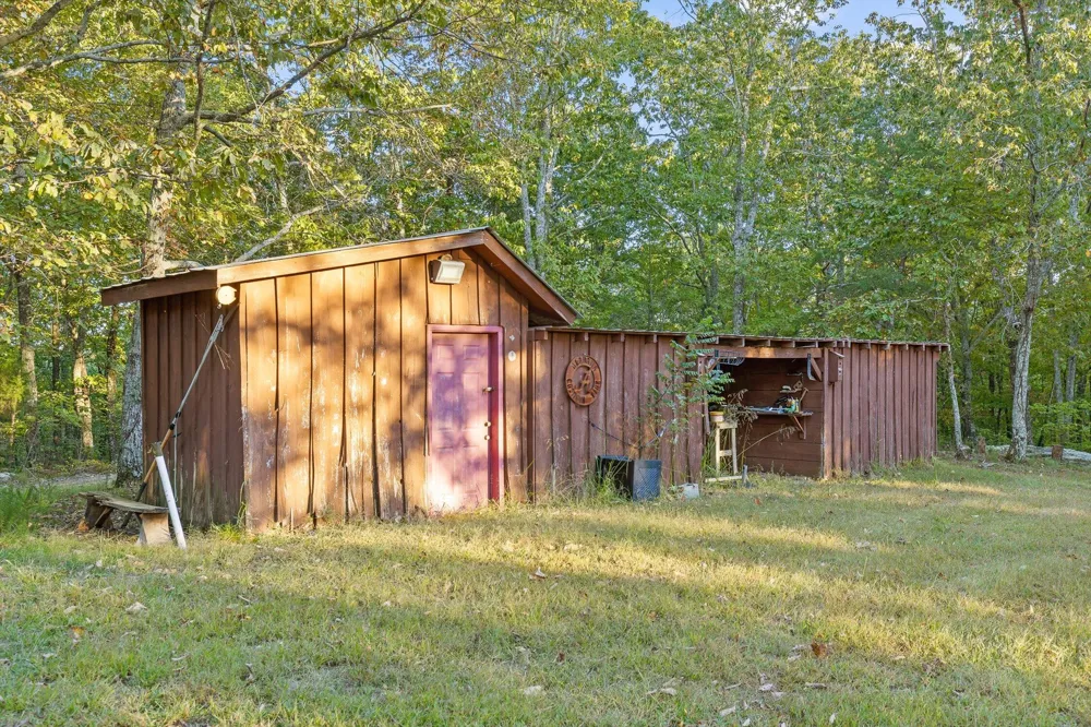 895 Hidden Brow Road Menlo, GA 30731