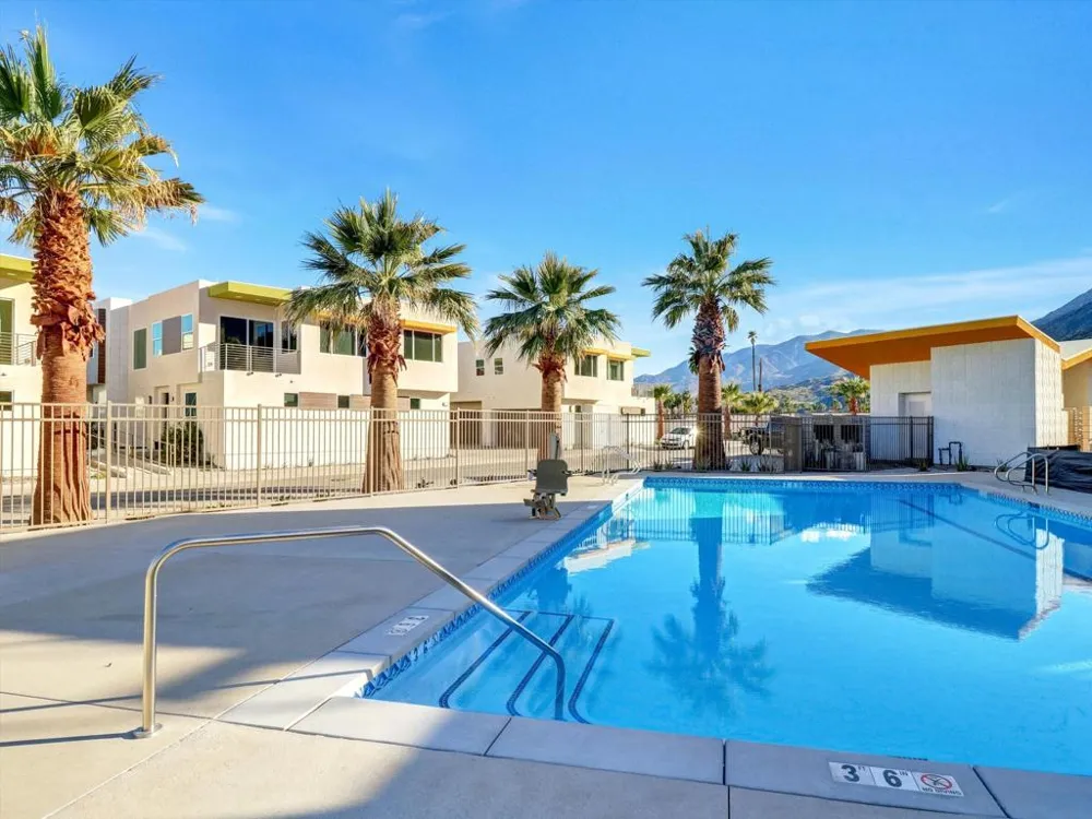 798 Obsidian Loop E Palm Springs, CA 92264