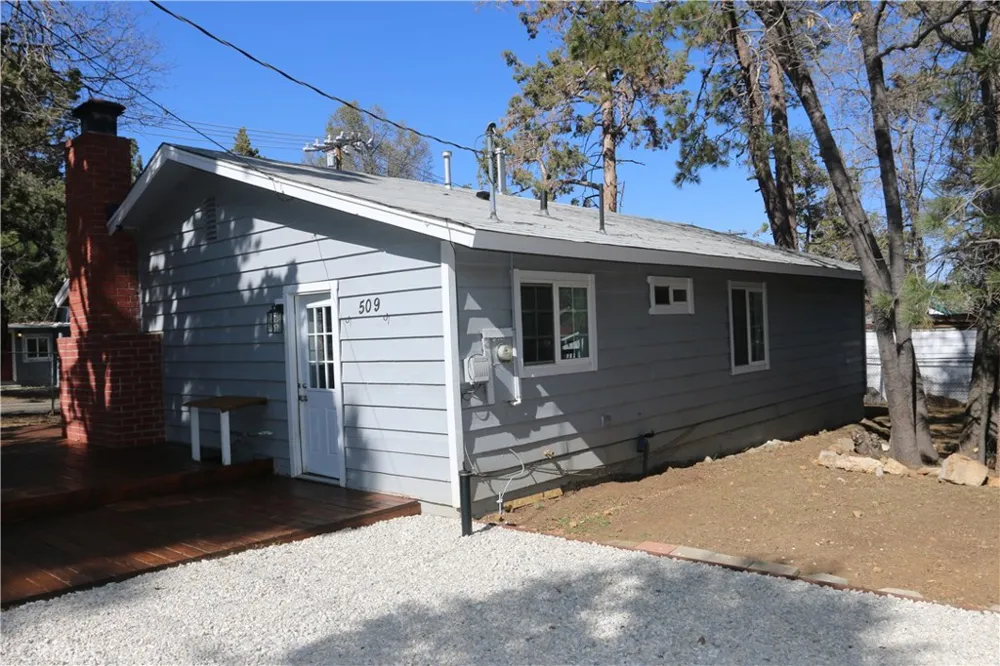 509 Moreno Sugarloaf, CA 92386