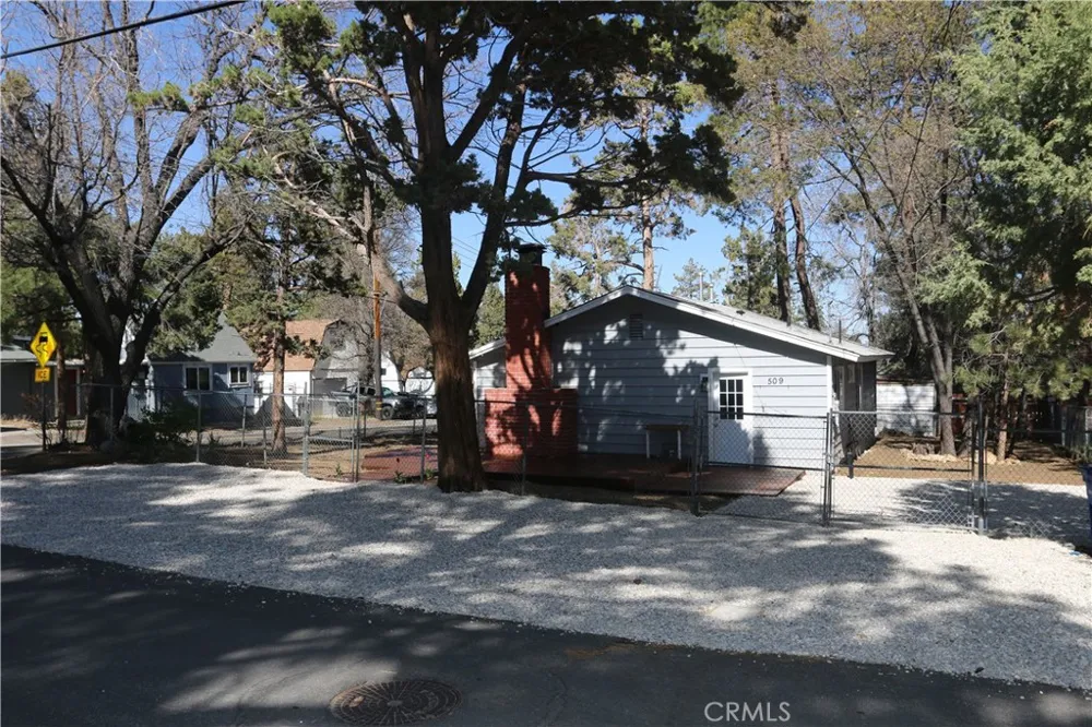 509 Moreno Sugarloaf, CA 92386