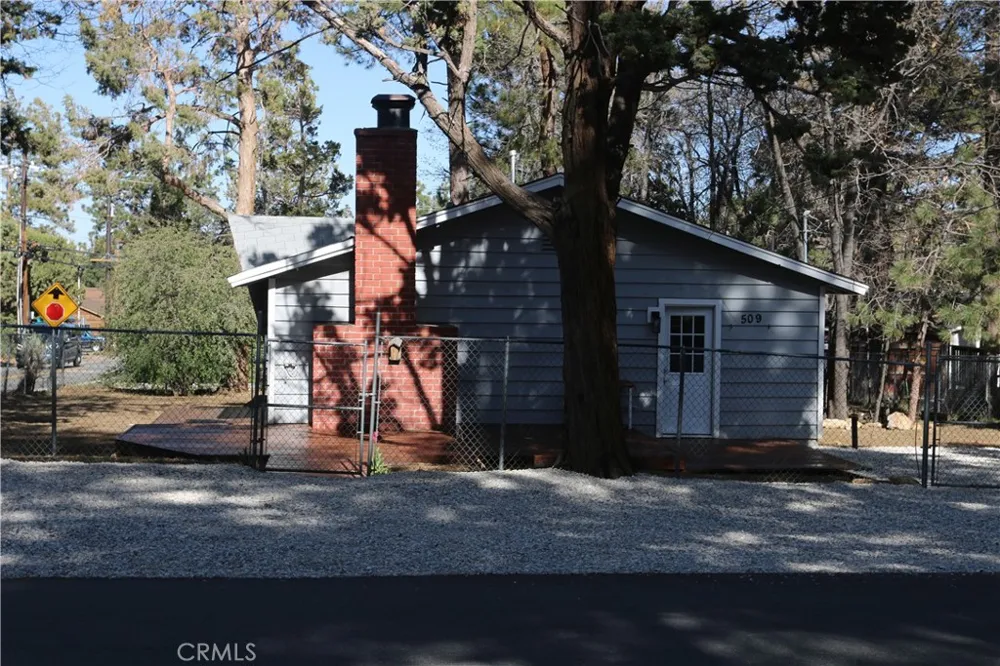 509 Moreno Sugarloaf, CA 92386