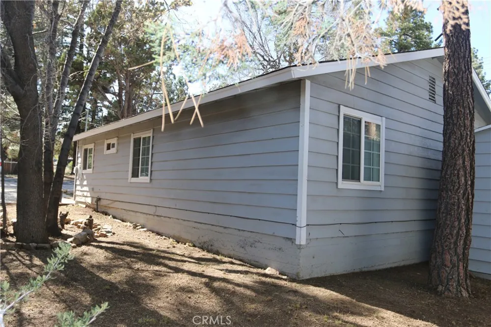 509 Moreno Sugarloaf, CA 92386