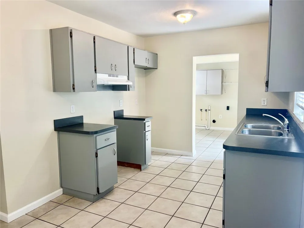 3110 W IVY STREET Tampa, FL 33607