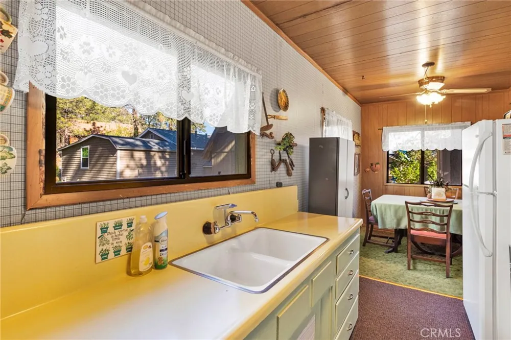 2054 E Canyon Wrightwood, CA 92397