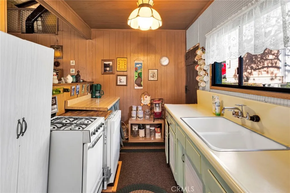2054 E Canyon Wrightwood, CA 92397